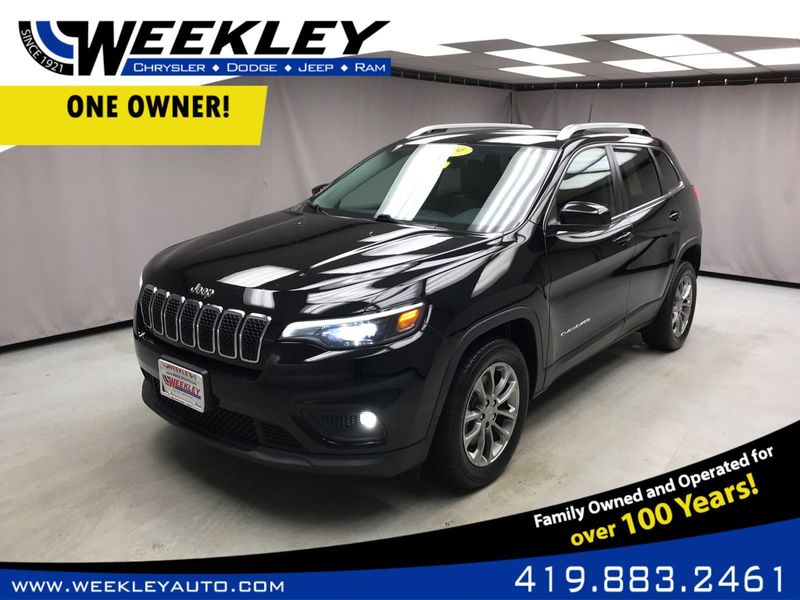 2019 Jeep Cherokee Latitude Plus in a Diamond Black Crystal Pearl Coat exterior color and Blackinterior. Weekley Chrysler Dodge Jeep Co 419-740-1451 weekleychryslerdodgejeep.com 