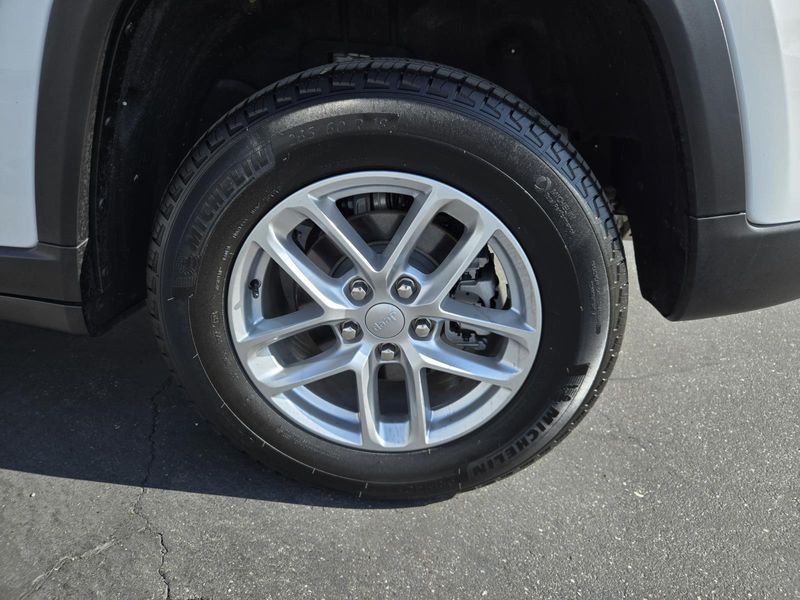 Used 2025 Jeep Grand Cherokee Laredo X 4x2