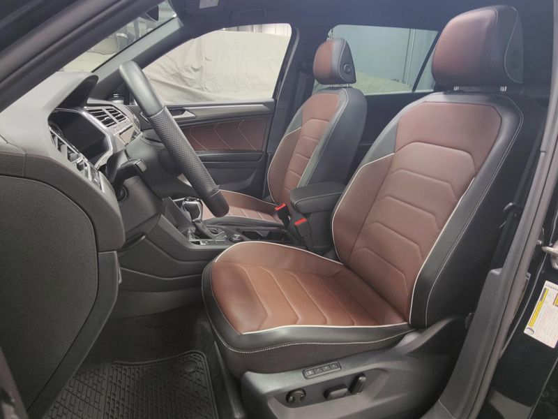 Used 2024 Volkswagen Tiguan AWD SEL R-Line w/Sunroof/NavImage 23