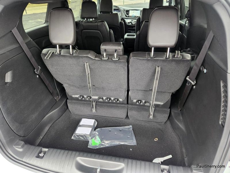 New 2026 Chrysler Voyager Lx