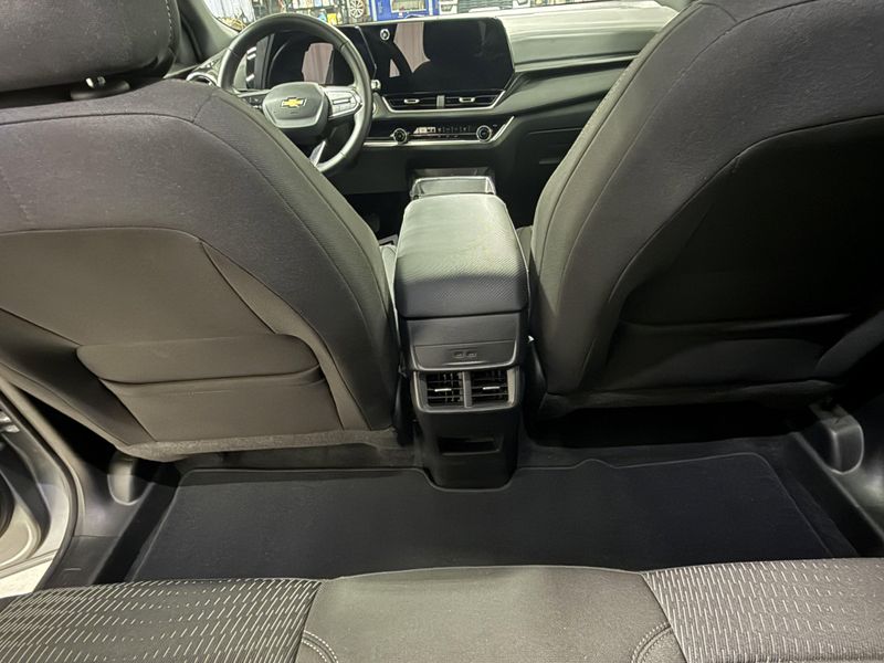 Used 2025 Chevrolet Equinox AWD LTImage 18