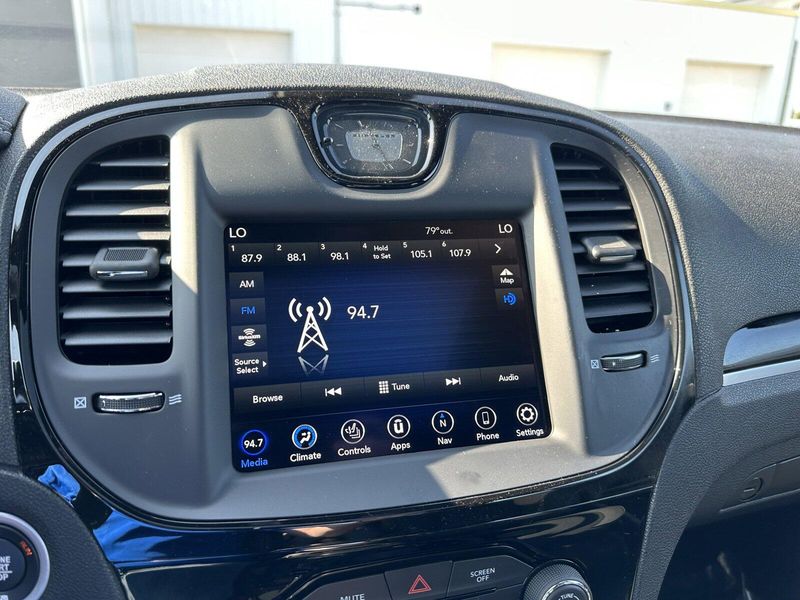 2023 Chrysler 300s V8Image 19