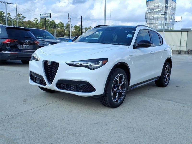 New 2025 Alfa Romeo Stelvio AwdImage 2