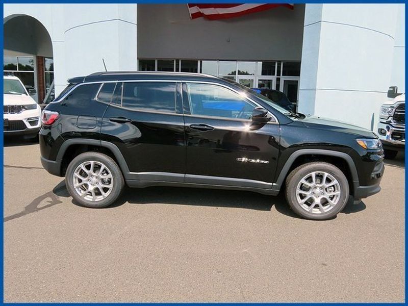 2024 Jeep Compass Latitude LuxImage 2