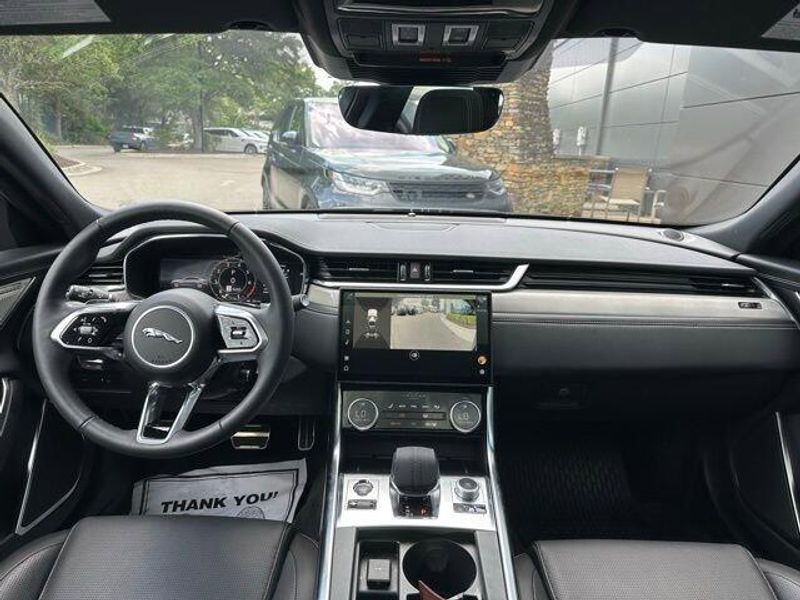 2024 Jaguar XF R-Dynamic SE