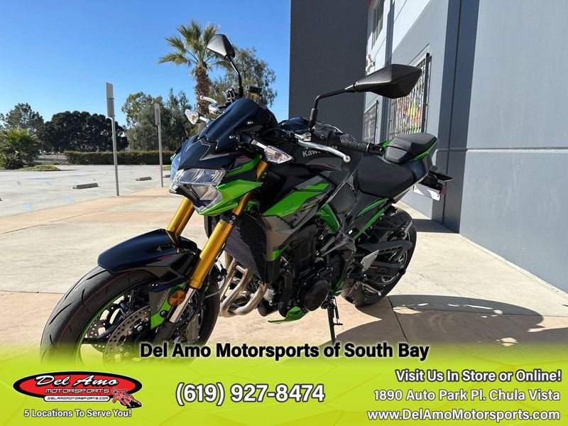 2024 Kawasaki ZR900MRFNL-BK2  in a METALLIC SPARK BLACK/METALLIC MATTE GRAPHENESTEEL GRAY/CANDY LIME GREEN exterior color. Del Amo Motorsports of South Bay (619) 547-1937 delamomotorsports.com 