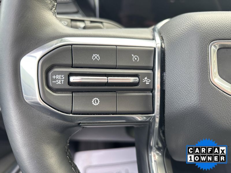 Used 2025 GMC Acadia FWD ElevationImage 27