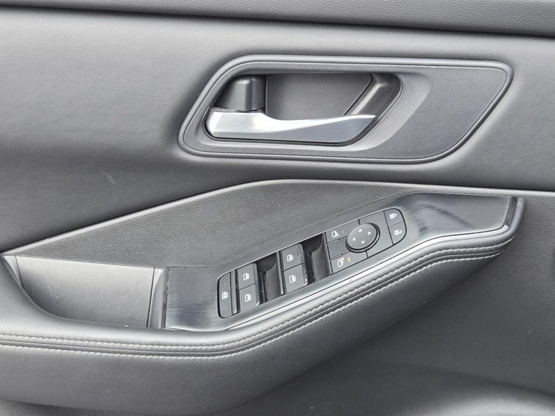 Used 2024 Nissan Rogue AWD SV