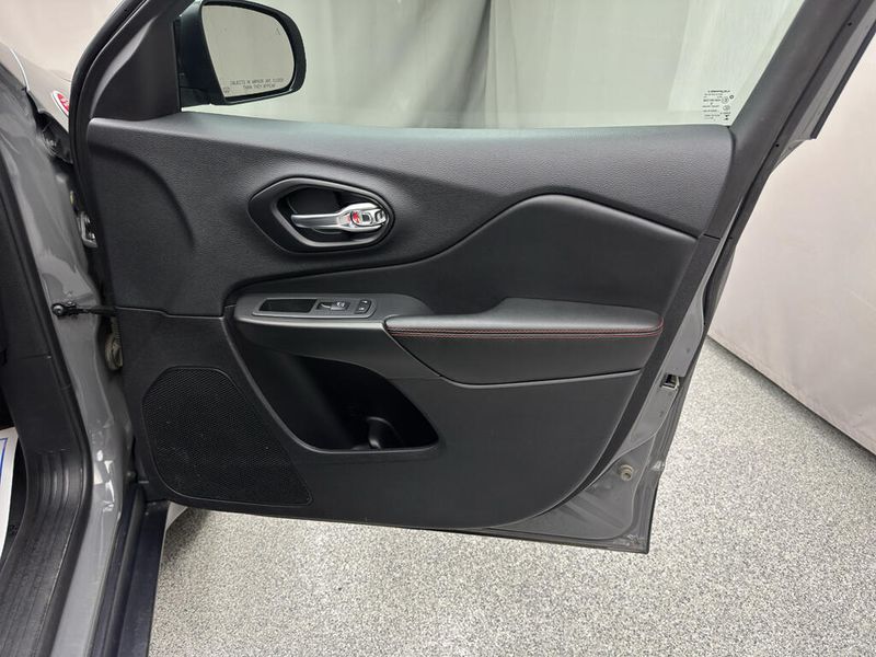 Used 2022 Jeep Cherokee TrailhawkImage 16