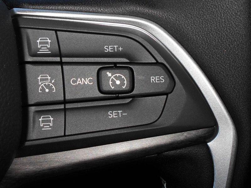 2025 Jeep Grand Cherokee Limited photo 14