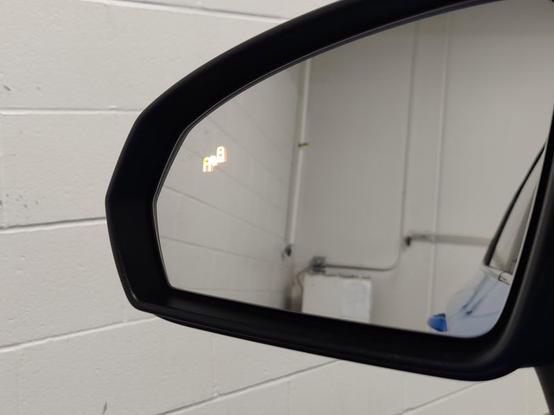 Used 2023 Volkswagen Taos SE AWD w/SunroofImage 9