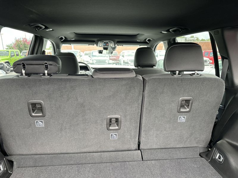 New 2025 Jeep Grand Cherokee Laredo X 4x4Image 14