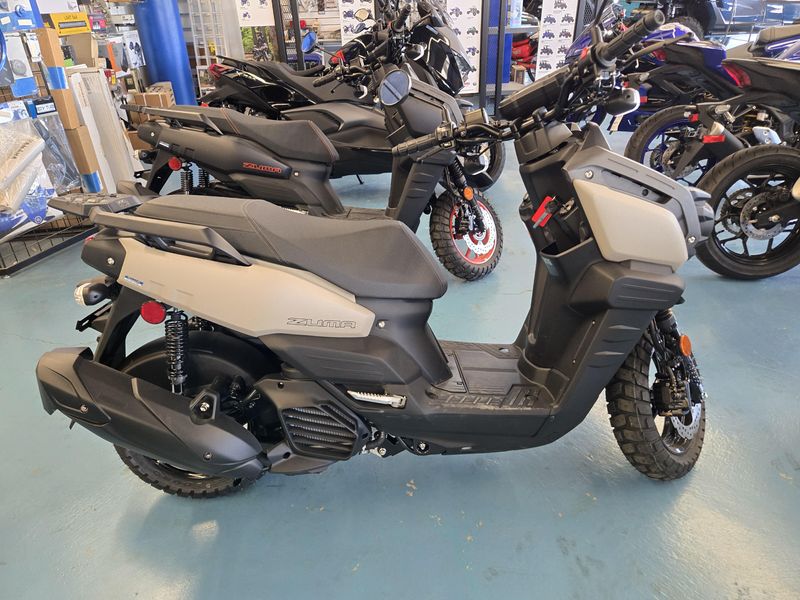 2025 Yamaha ZUMA 125 SAND GRAY Image 2