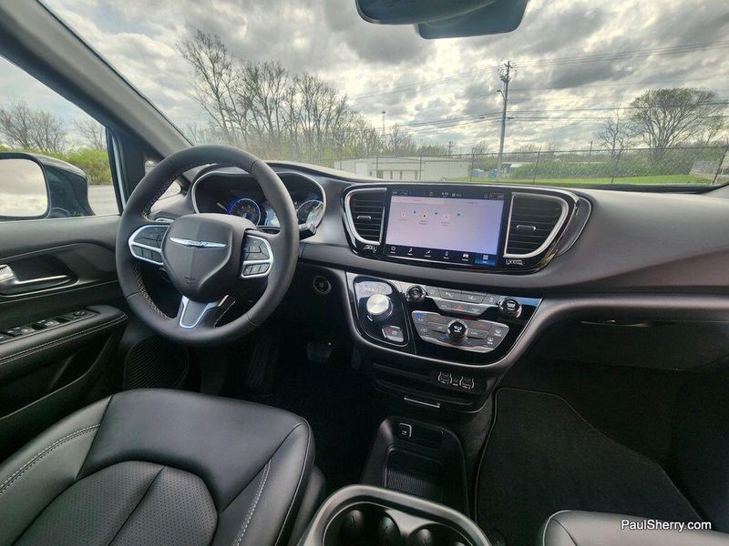 2025 Chrysler Voyager LXImage 46