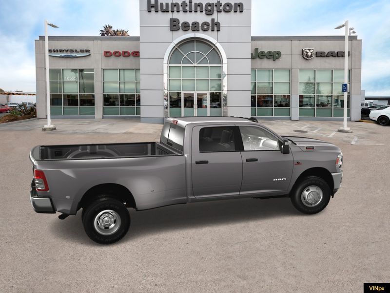 2023 RAM 3500 Big Horn Crew Cab 4x4 DullayImage 11