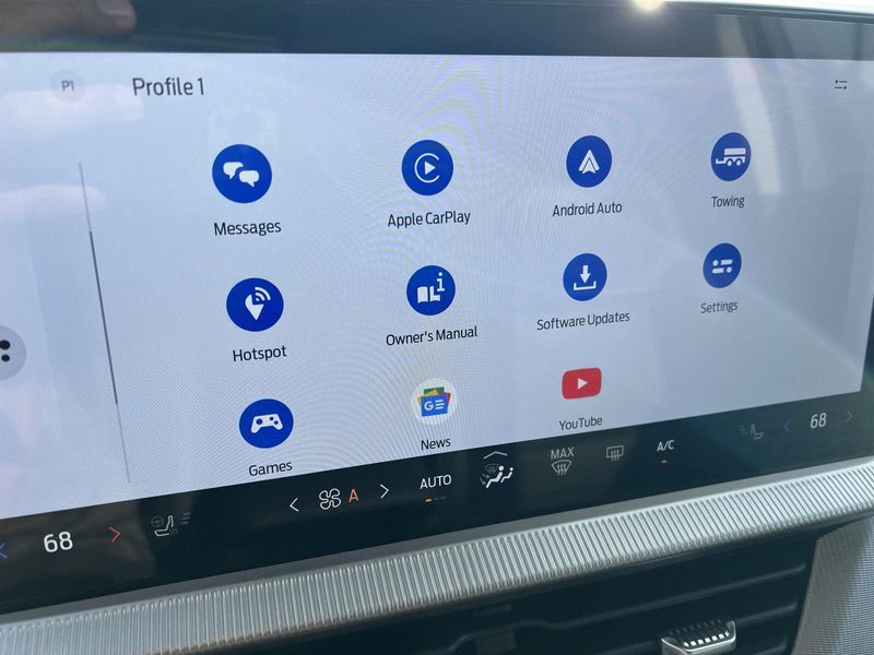2025 Ford Explorer photo 26