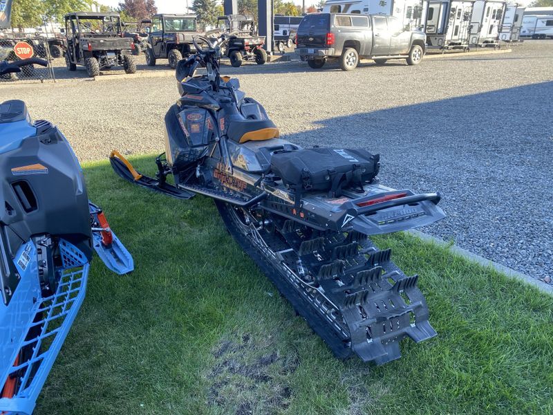Used 2020 SKIDOO SUMMIT 850 165 Turbo Image 5