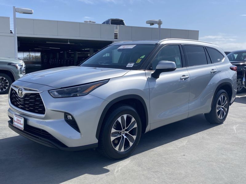 2022 Toyota Highlander XLEImage 8
