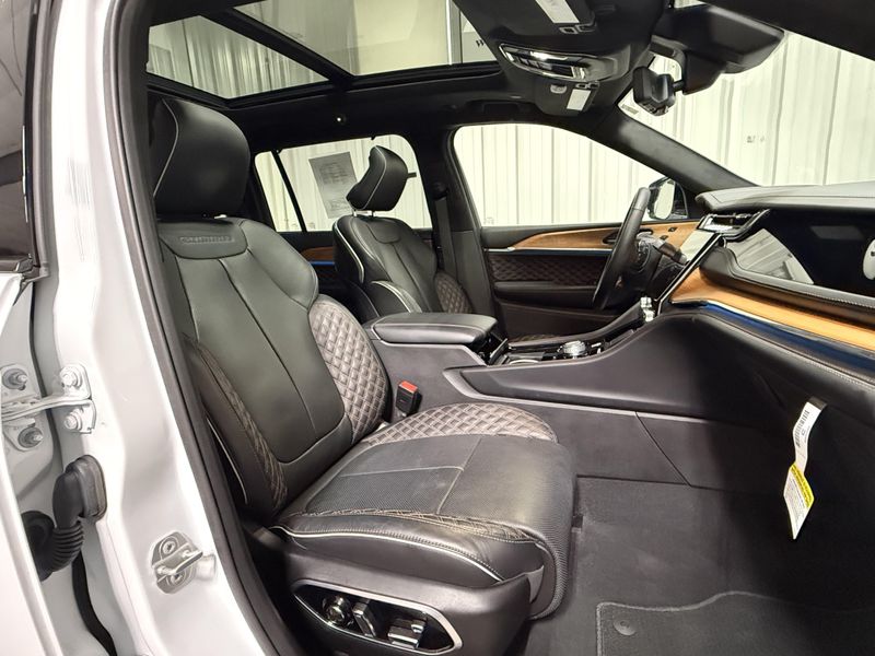 Used 2025 Jeep Grand Cherokee L Summit ReserveImage 13