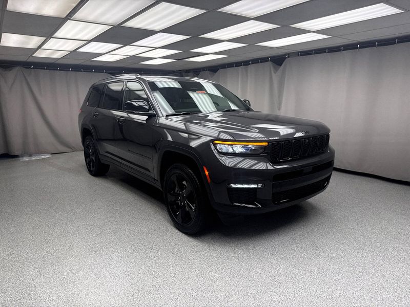 2025 Jeep Grand Cherokee L Limited 4x4Image 4