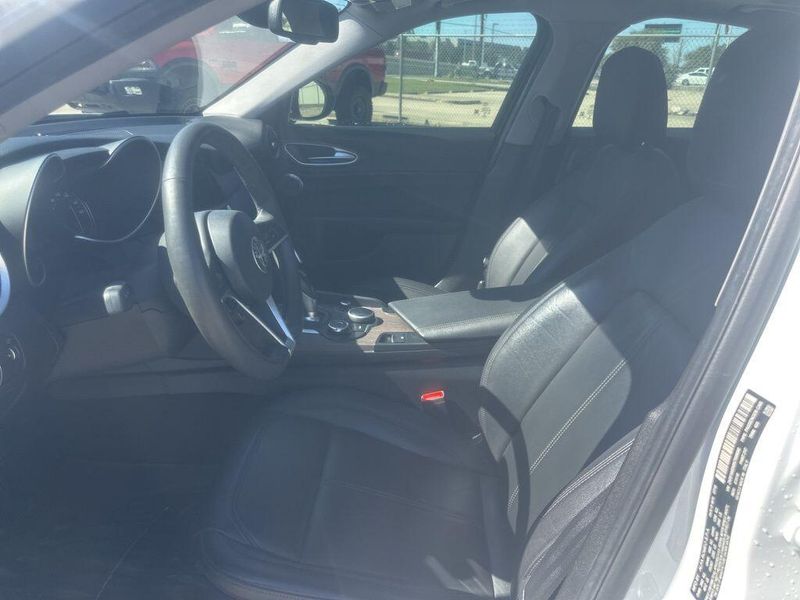 Used 2019 Alfa Romeo Giulia TiImage 9