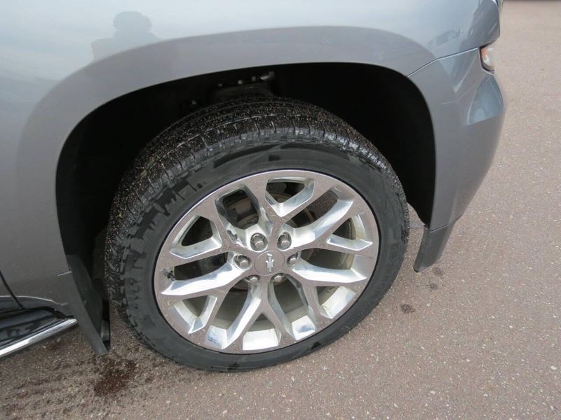 Used 2020 Chevrolet Suburban Premier 4x4 4dr SUVImage 8
