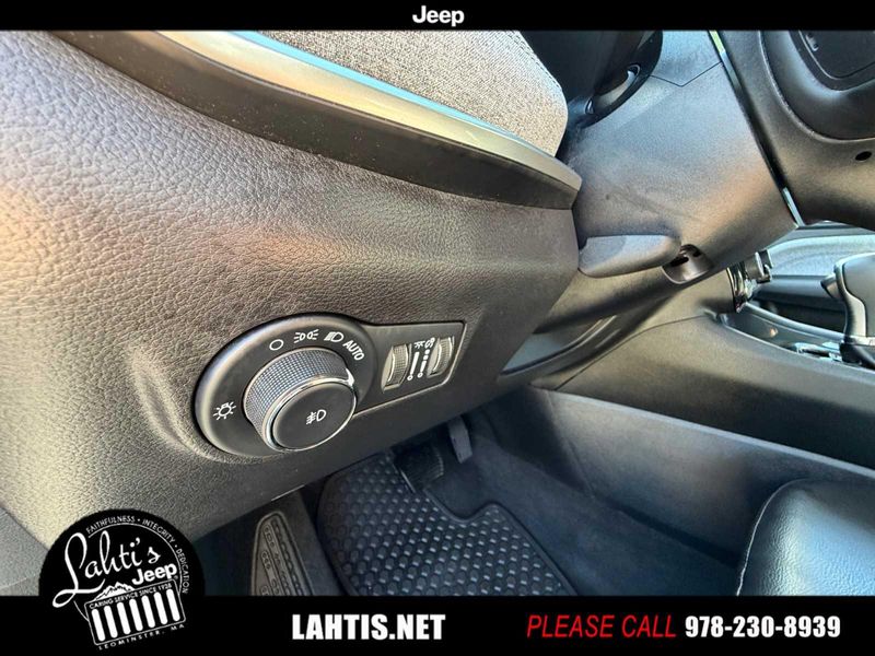 2022 Jeep Compass Latitude photo 23