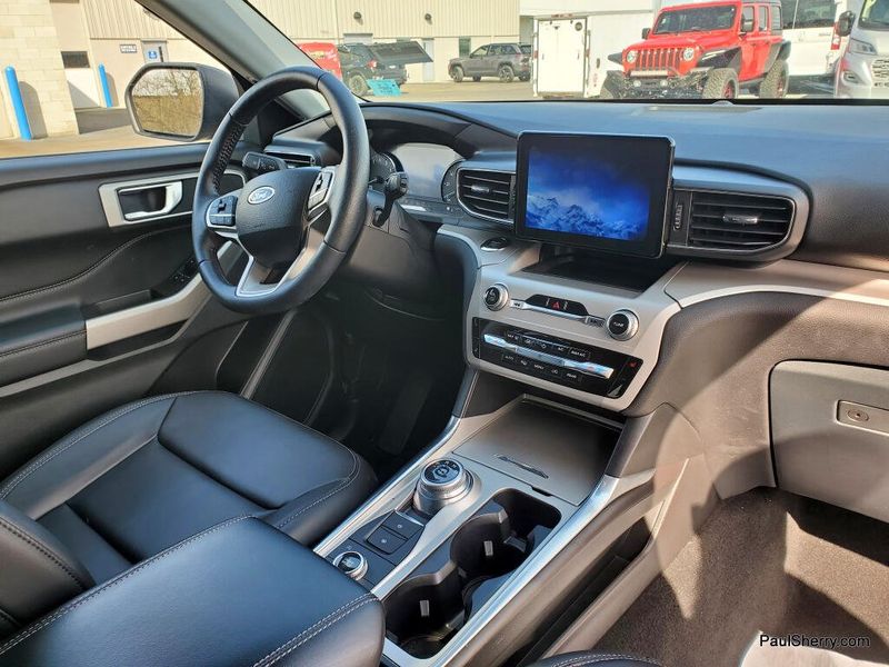 Used 2024 Ford Explorer XLT