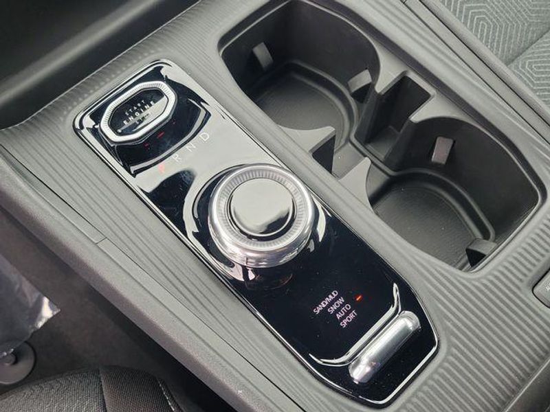New 2026 Jeep Cherokee Laredo 4x4