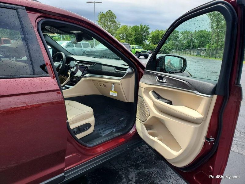 2025 Jeep Grand Cherokee L Limited 4x4Image 41