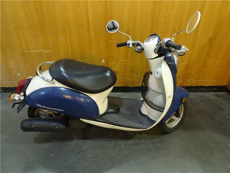 2006 Honda Metropolitan in a Blue White exterior color. Parkway Cycle (617)-544-3810 parkwaycycle.com 