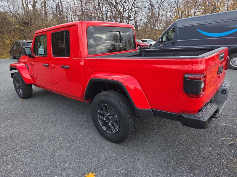 2026 Jeep Gladiator Sport S photo 3