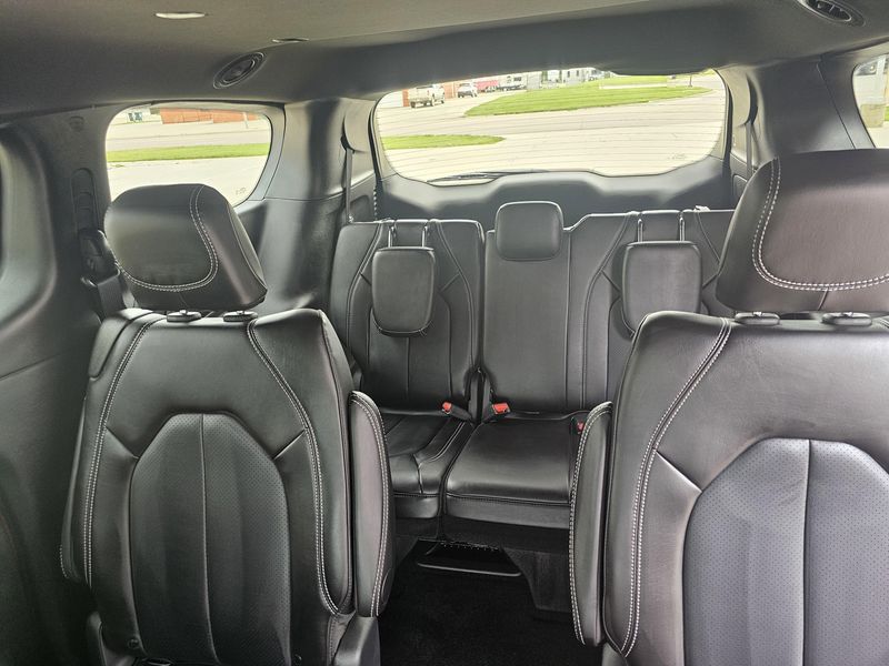 2025 Chrysler Pacifica SelectImage 12