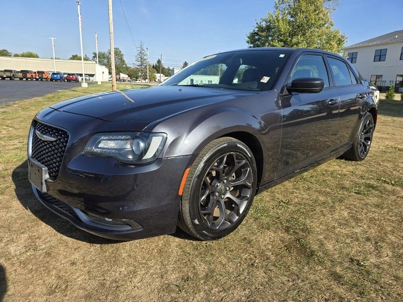 2019 Chrysler 300 S photo 3