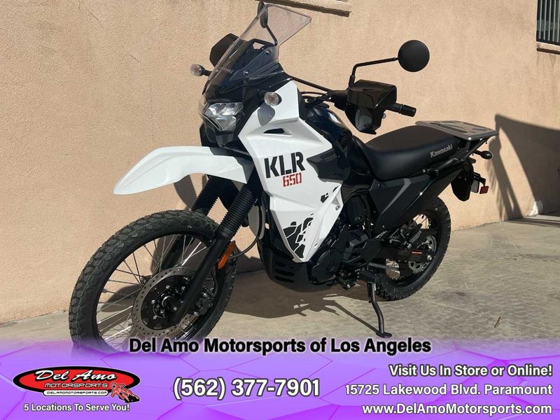 2024 Kawasaki KL650FRFNL-WT1  in a PEARL CRYSTAL WHITE/METALLIC CARBON GRAY exterior color. Del Amo Motorsports of Los Angeles (562) 262-9181 delamomotorsports.com 