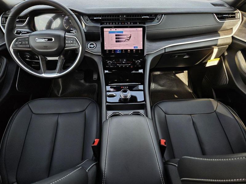 2025 Jeep Grand Cherokee L Limited 4x4Image 29