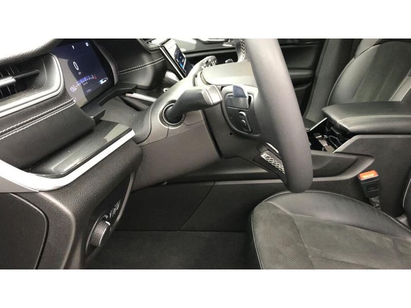 Used 2023 Jeep Grand Cherokee AltitudeImage 9