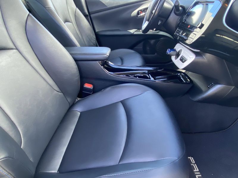 2017 Toyota Prius Image 12