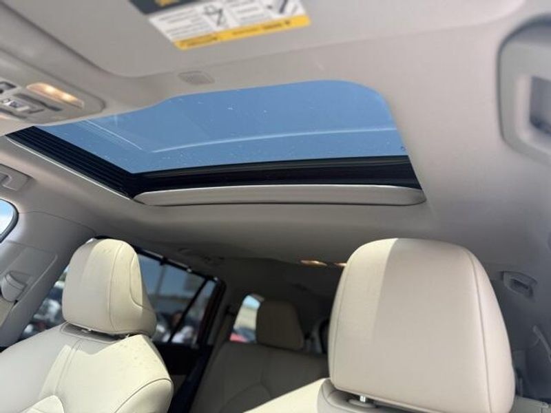 2021 Toyota Highlander XLEImage 17