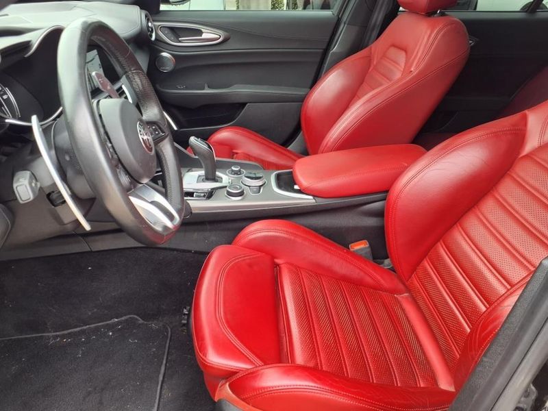 Used 2022 Alfa Romeo Giulia VeloceImage 23
