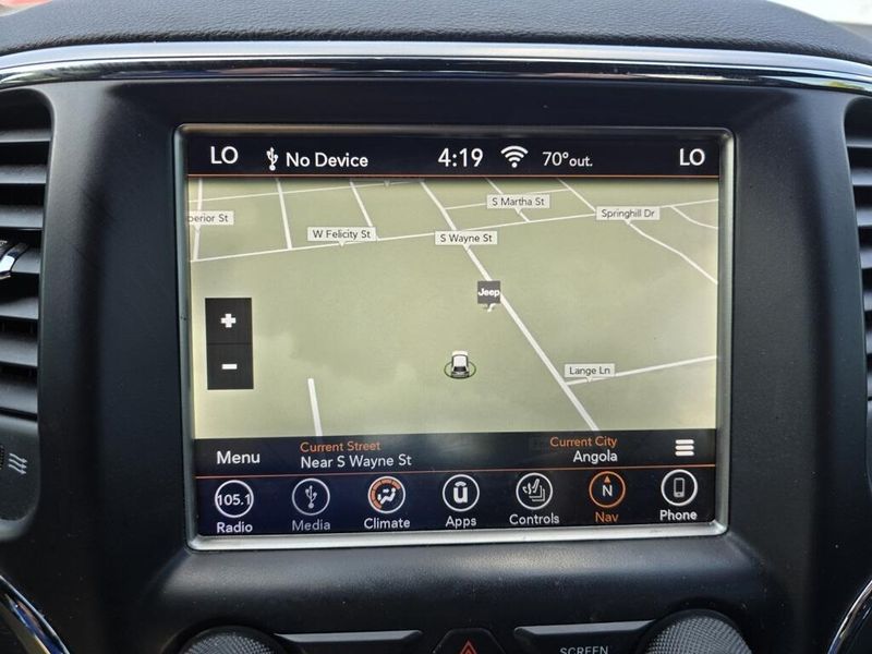 2018 Jeep Grand Cherokee Altitude photo 19
