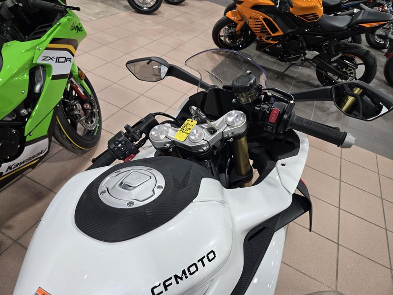 2025 CFMOTO 450SS NEBULA WHITEImage 8