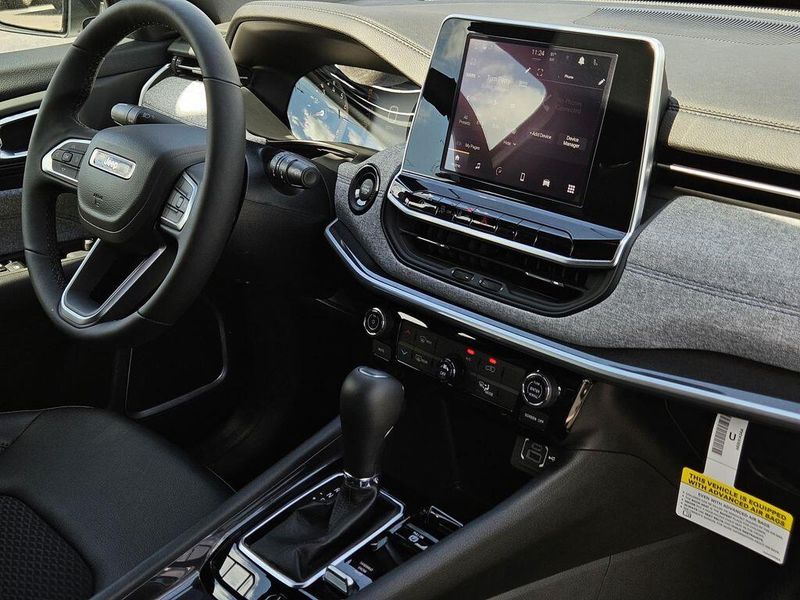 2025 Jeep Compass Latitude 4x4Image 11
