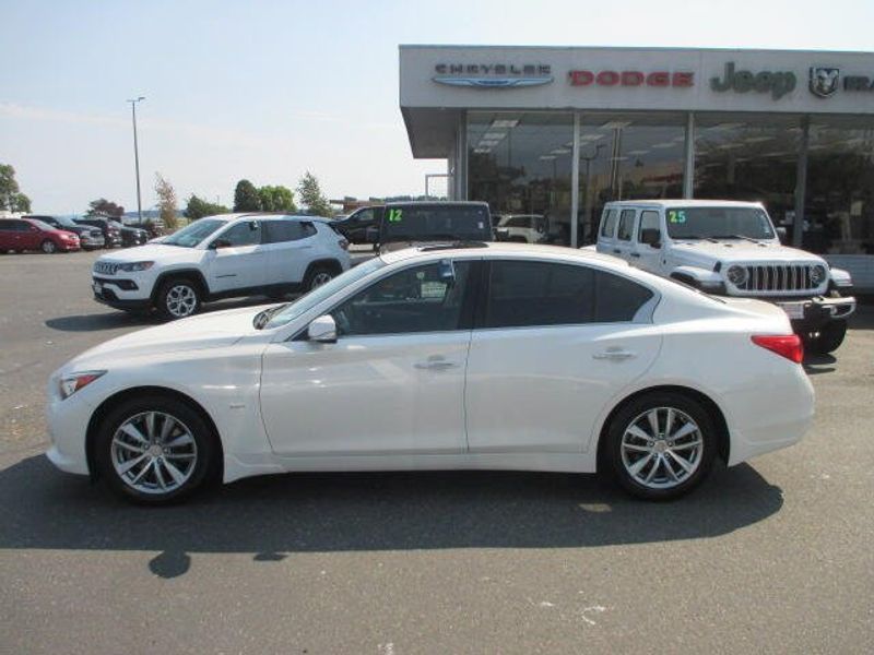Used 2016 INFINITI Q50 2.0t PremiumImage 12