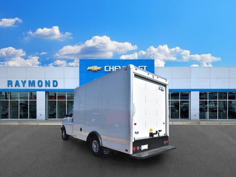 New 2026 Chevrolet Express 3500 Work VanImage 6