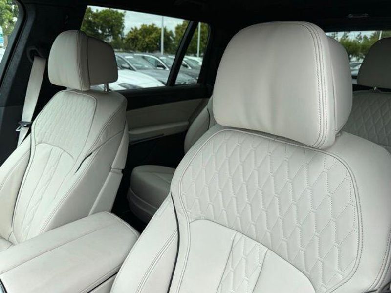 Used 2026 BMW X7 xDrive40iImage 22