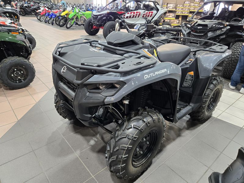 2025 Can-Am OULANDER 700 GRANITE GRAY Image 3