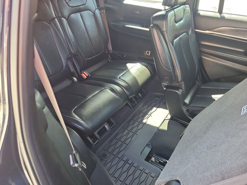 Used 2024 Jeep Grand Cherokee L LimitedImage 16