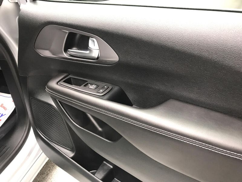 Used 2026 Chrysler Pacifica SelectImage 20