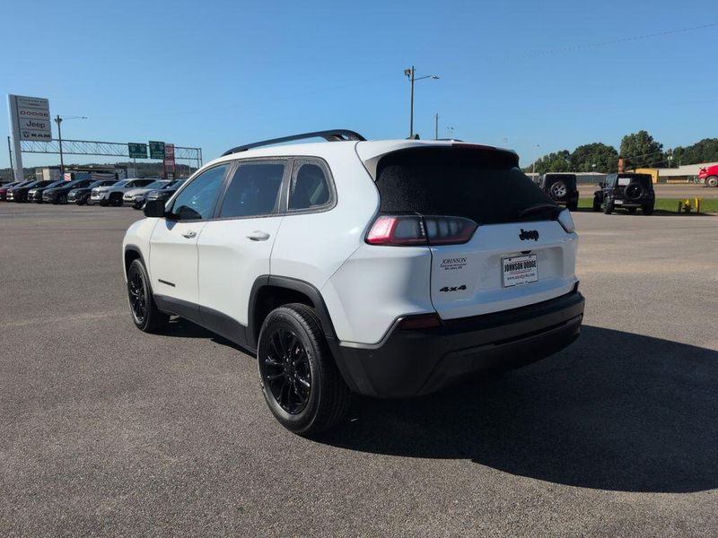 2023 Jeep Cherokee Altitude LuxImage 3